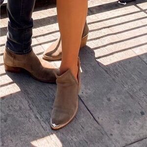 Ankle boots with cut out and western detail